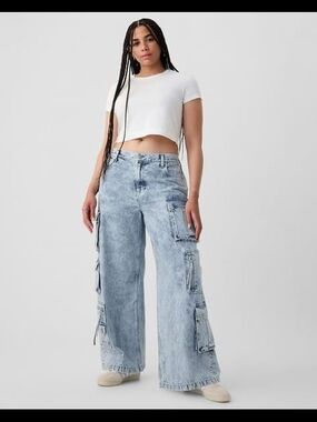Size 14 TALL! GAP Wide Leg Cargo Jeans in Light Acid Wash - Women ( NON STRETCH)